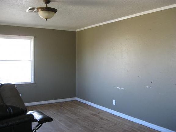 3rd image of 126 E Country Club Blvd