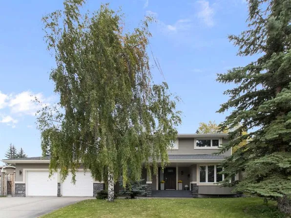 152 NW Lake Mead Cres SE, Calgary, AB T2J 4A1