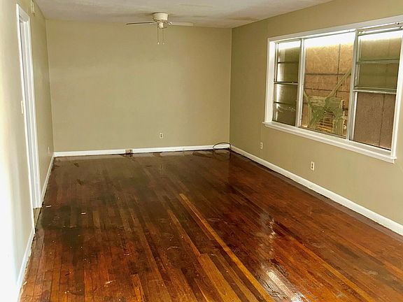 3rd image of 427 McDowell Park Cir