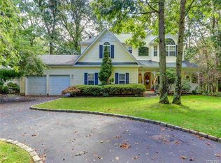 30 Ridge Rd, Smithtown, NY 11787