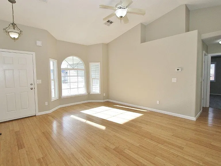 976 W Idaho Ave — Photo 3