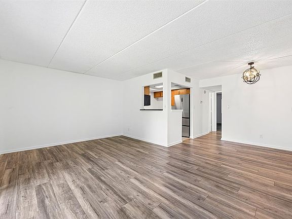 2nd image of 283 LEWFIELD CIRCLE #283