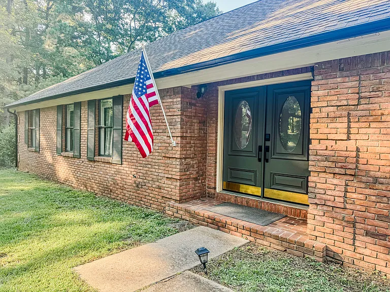 306 Oak Ridge Cir — Photo 3