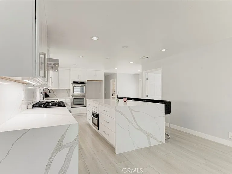 9450 Tampa Ave — Photo 25