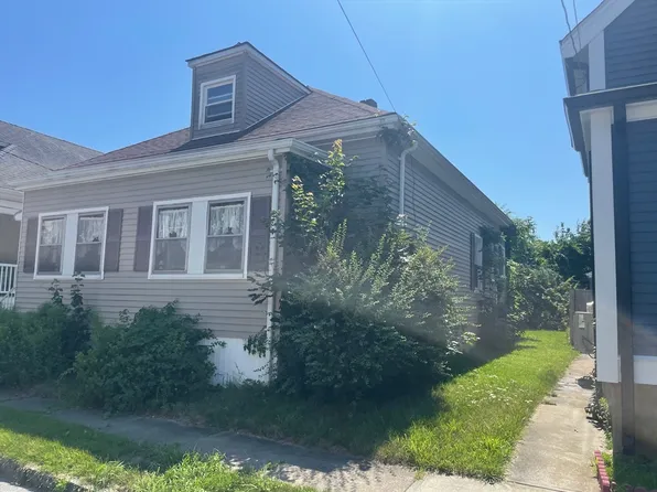 15 Ball St, New Bedford, MA 02745