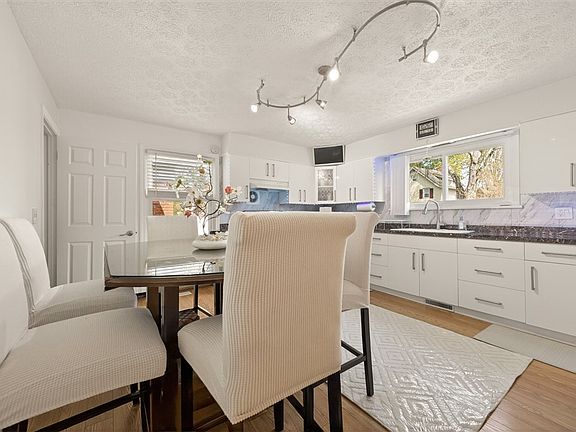 5th image of 126 Wildmere Rd