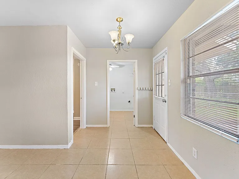 2910 Somerset Ave — Photo 4