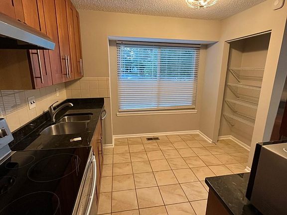 5th image of 3085 Bridgeton Ct