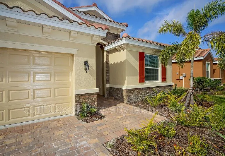 2903 Esmeralda Dr — Photo 2