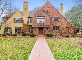 2225 Stratford Rd, Mission Hills, KS 66208