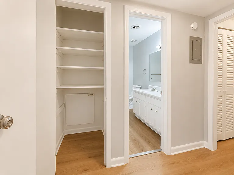 420 Fairfax Dr #C — Photo 9