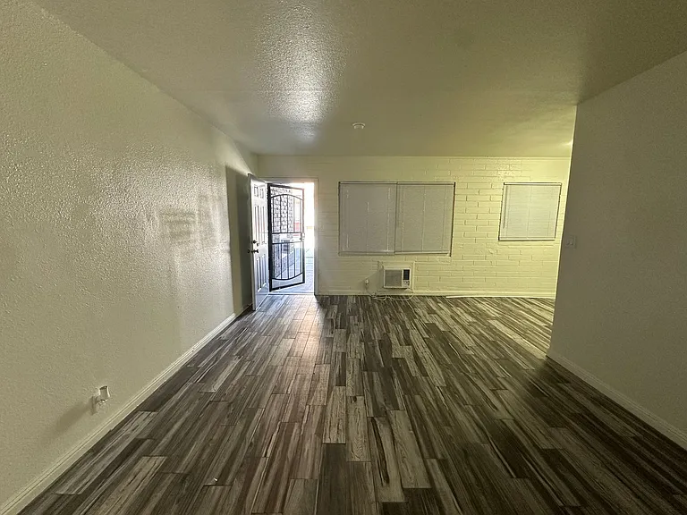 2105 Sunrise Ave — Photo 13