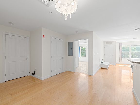 4th image of 30 Franklin St Unit 312