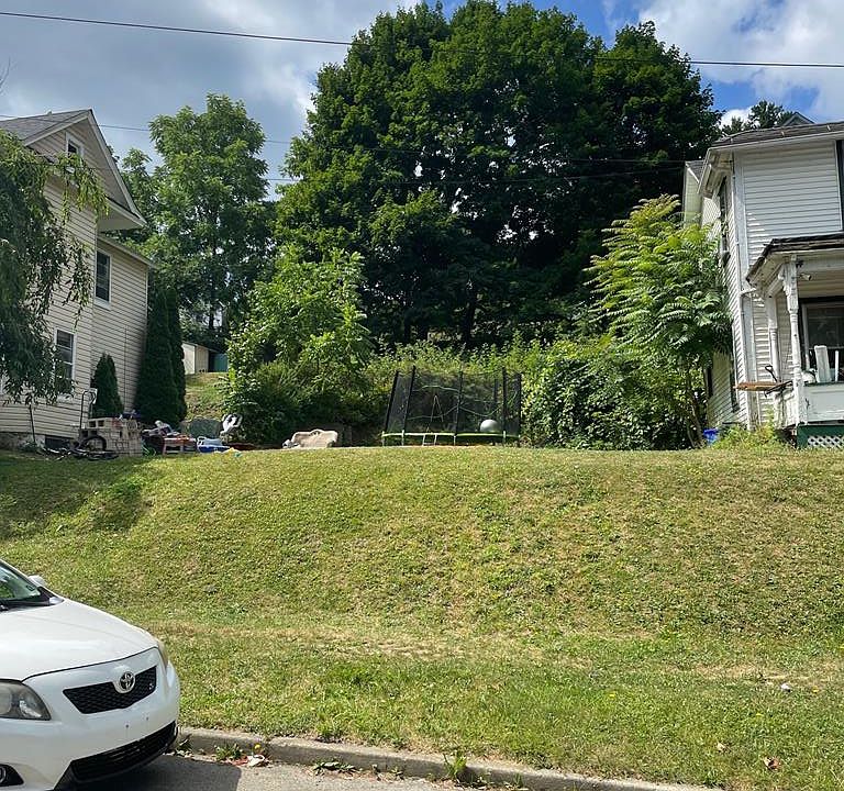 1st image of 605 E 4th St