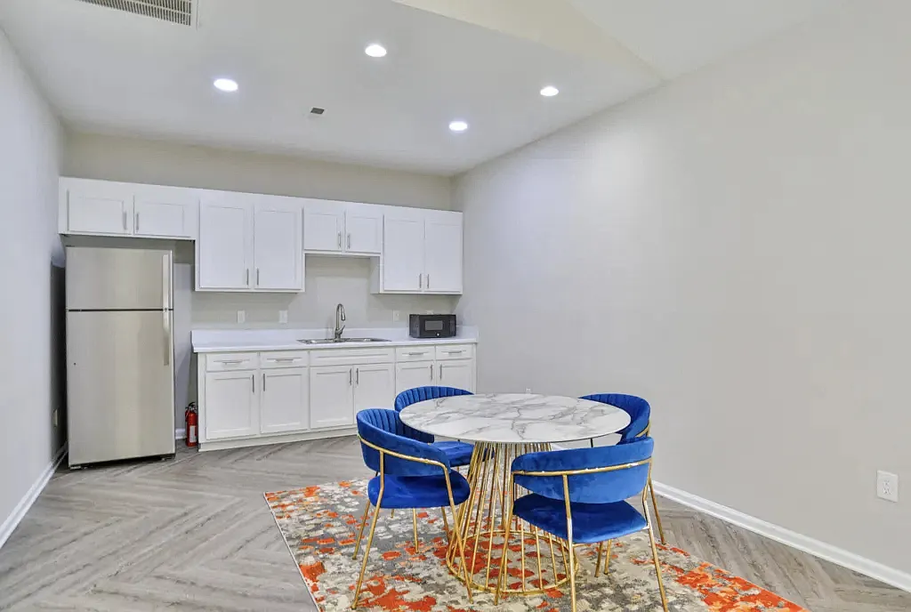 Ashbrook Village — Photo 1