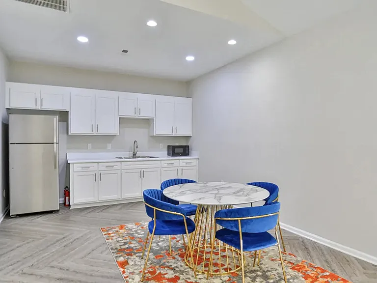 Ashbrook Village — Photo 1