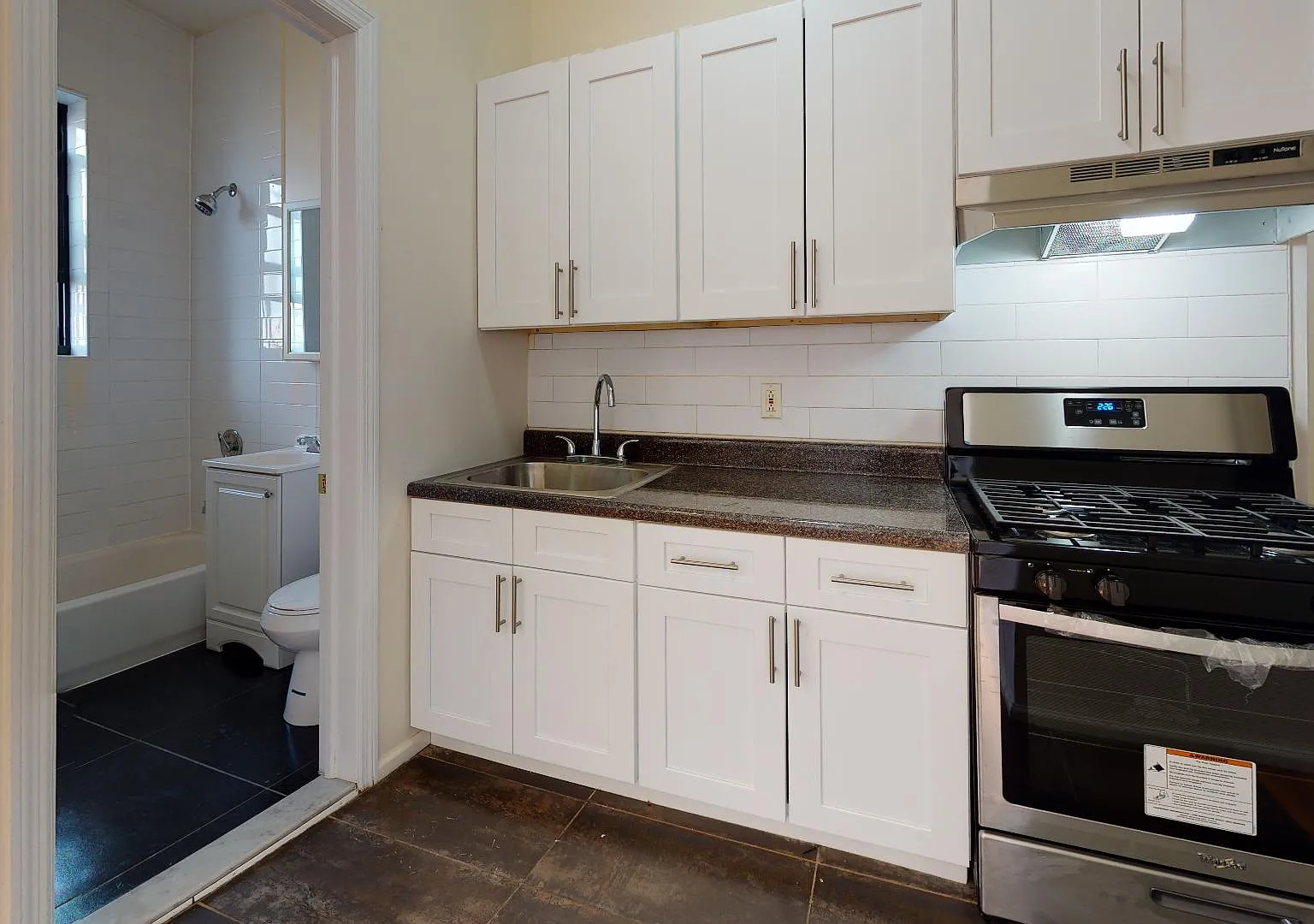 1 bed, 500 sqft, $1,827 — Photo 4