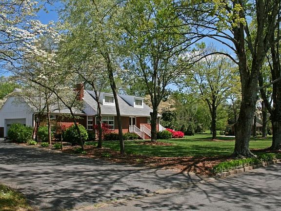 3rd image of 700 Hillrise Blvd