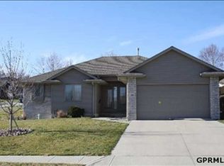1116 Locust Ave, Papillion, NE 68046