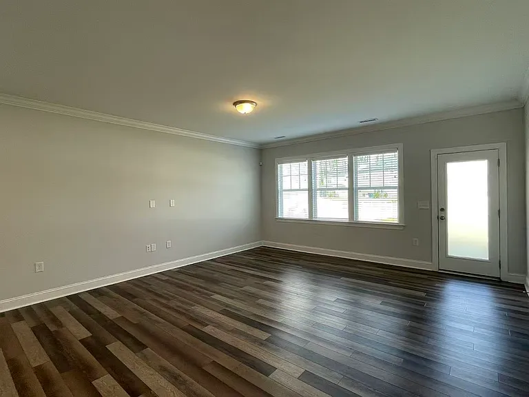 813 Matterhorn Dr — Photo 7