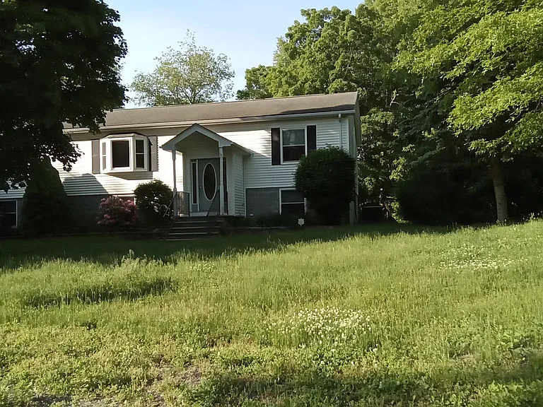 5 Jane Ct — Photo 1