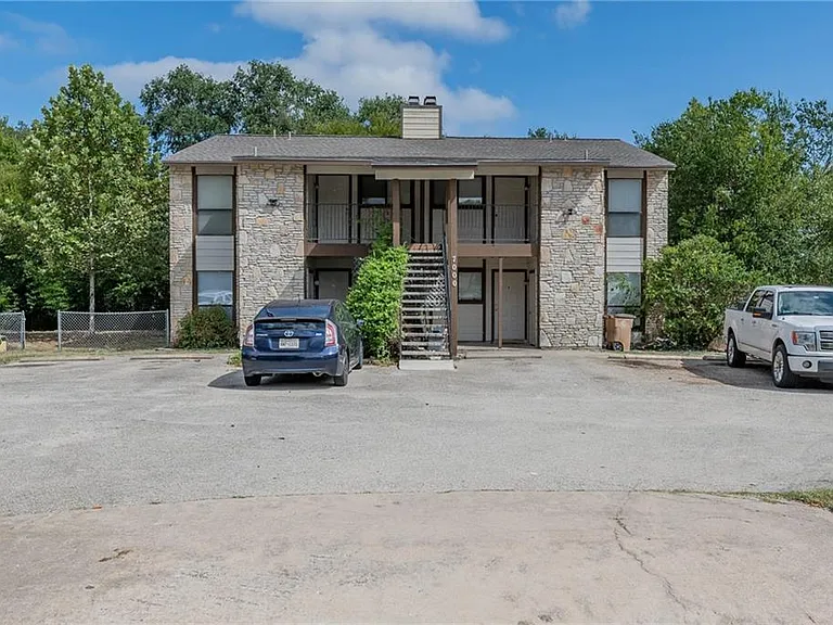 Front elevation photo.