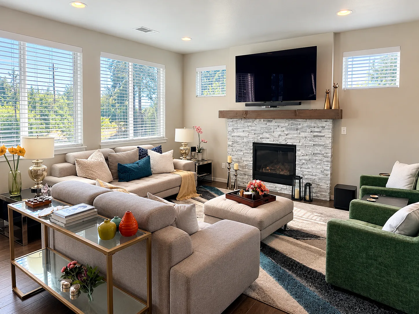 4 bed, 2626 sqft, $4,400 — Photo 3