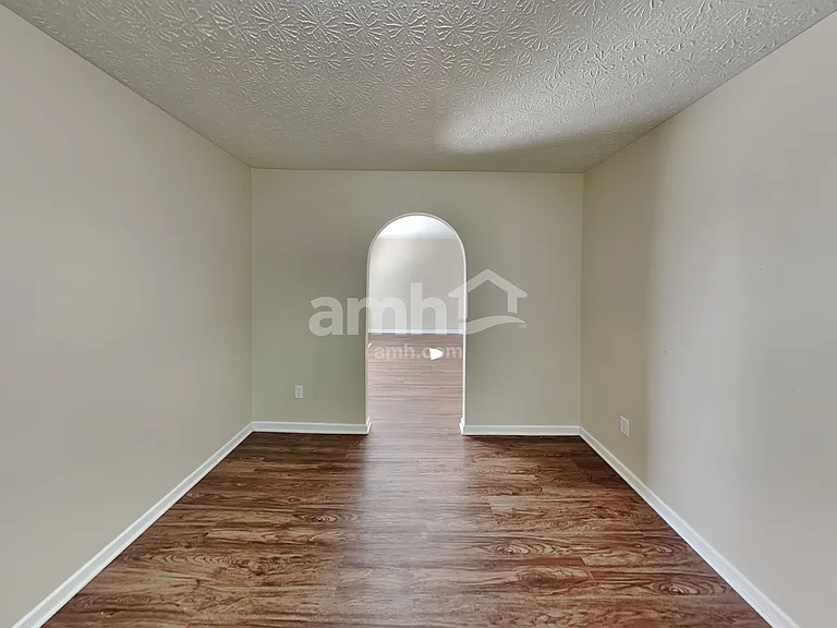 275 Monarch Dr — Photo 5