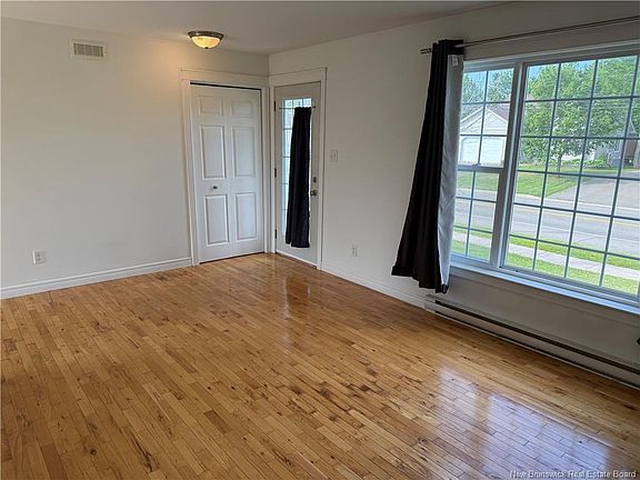 4th image of 333 Twin Oaks Dr