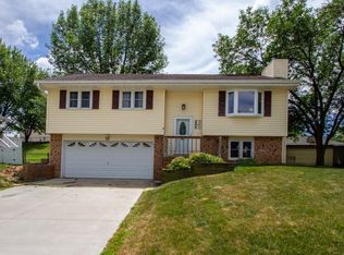 4806 Wakonda Dr, Norwalk, IA 50211