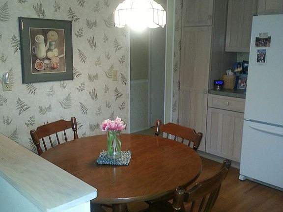 5th image of 142 Beachwood Ave