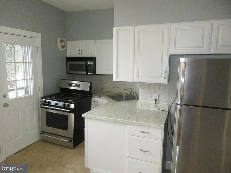 2805 Oakley Ave — Photo 4