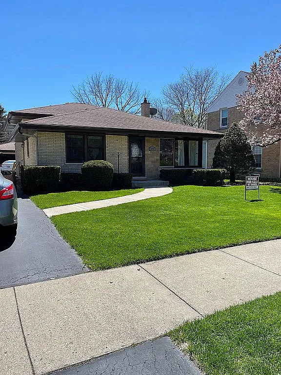 1211 W Oakton St photo 1