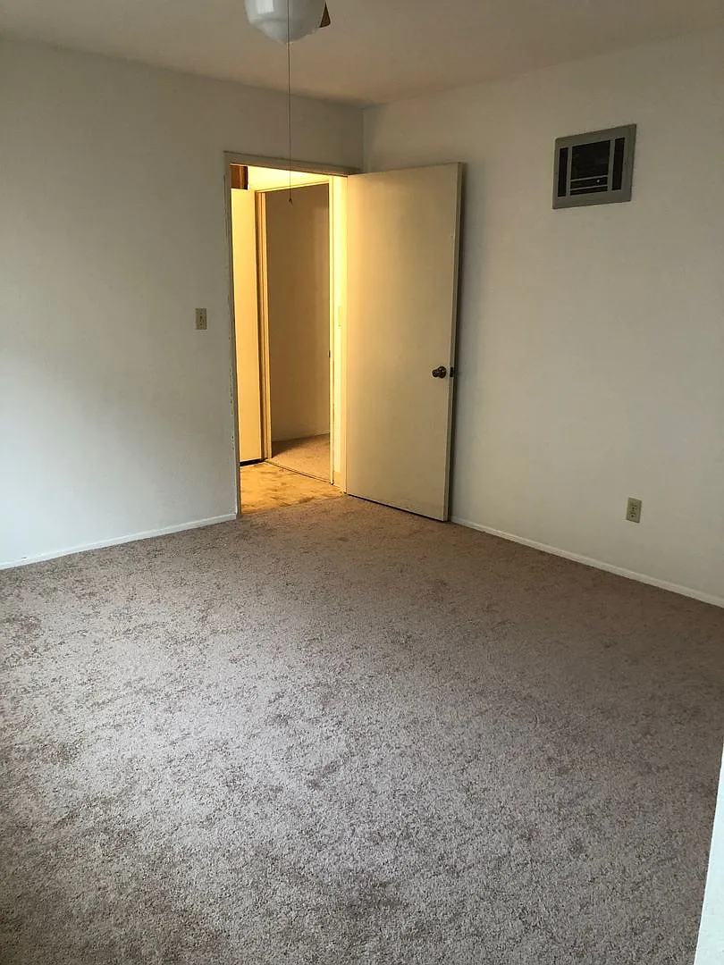 12711Laurel Street — Photo 4