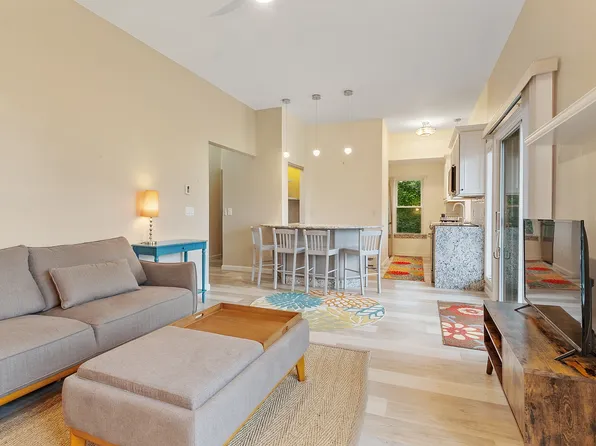 105 Granite St APT 3, Rockport, MA 01966