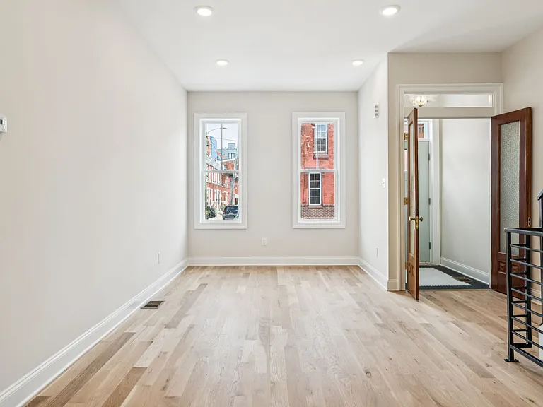 1822 N Mascher St — Photo 16