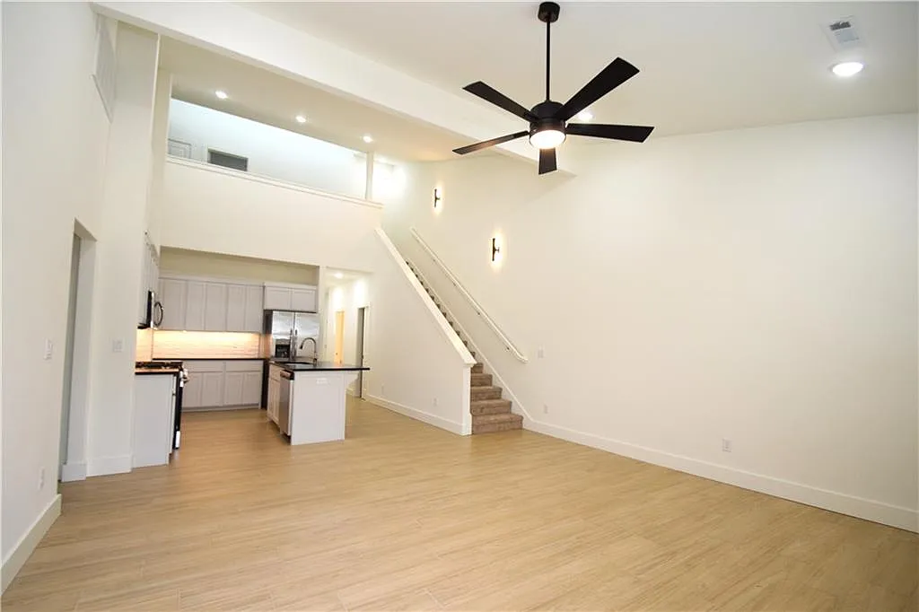 3 bed, 1601 sqft, $1,800 — Photo 4
