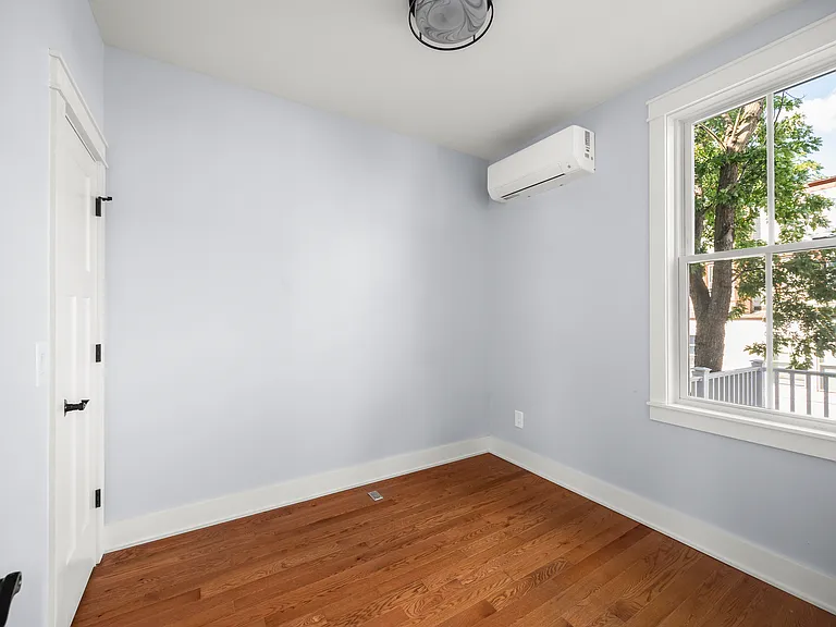 526 State St — Photo 15