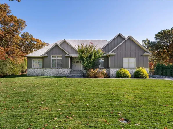 16 Washington Heights South Avenue S, Hampton Bays, NY 11946