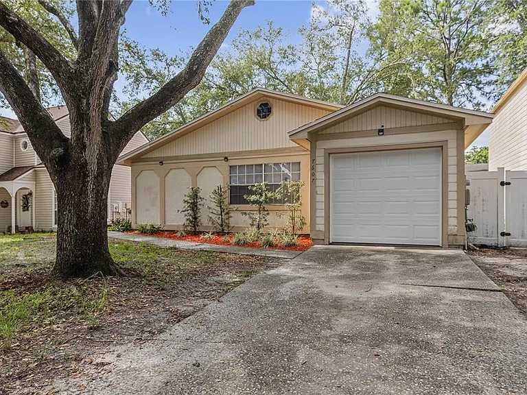 7607 Glades Ct — Photo 1