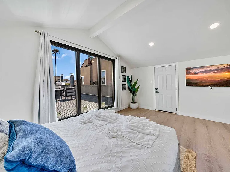 920 W Balboa Blvd #920 — Photo 31
