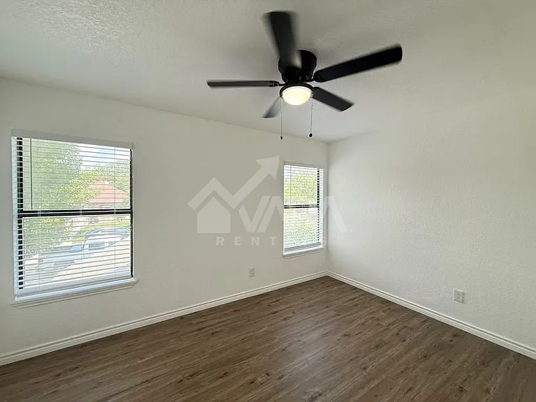 817 Meadow Br — Photo 10