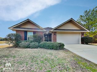 566 Waterford Ln, Calera, AL 35040