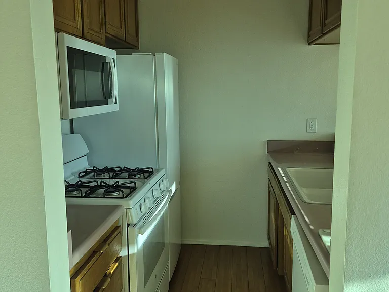 5038 Laurel Canyon Blvd #14 — Photo 2