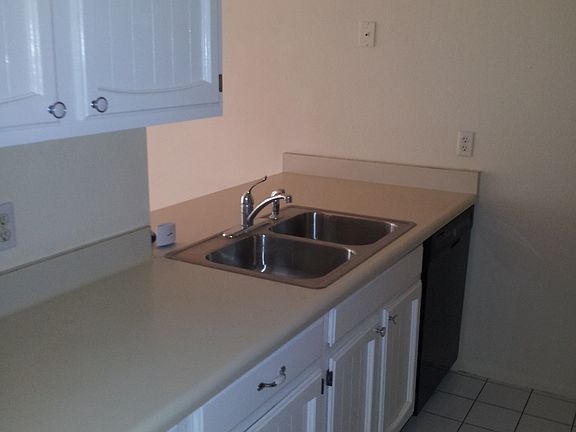 3rd image of 925 W Peoria Ave APT 27
