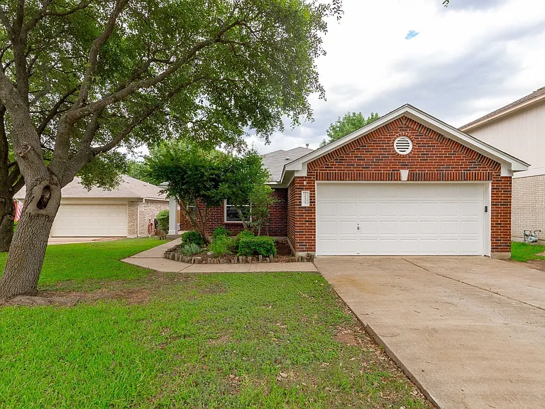 16809 Bailey Jean Dr — Photo 1
