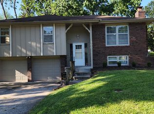 400 SW Sandstone Dr, Blue Springs, MO 64014