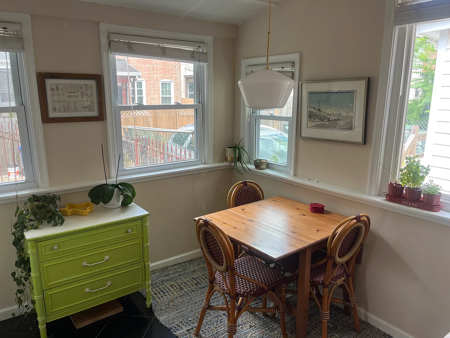 3 bed, 1.5 bath, 1360 sqft, $3,850 — Photo 4