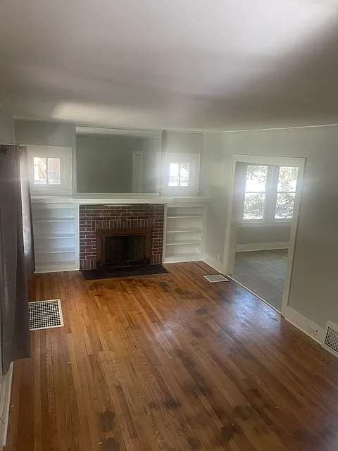 3 bed, 2500 sqft, $3,500 — Photo 2