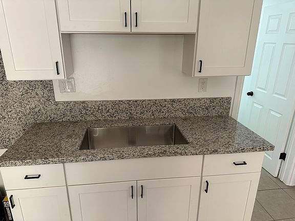 3rd image of 483 W 23rd St